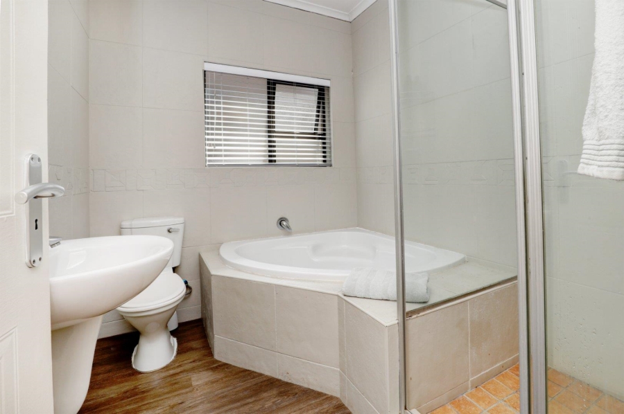 5 Bedroom Property for Sale in Van Riebeeckshof Western Cape